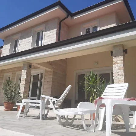Eleonora Villa