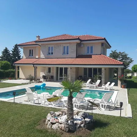 Eleonora Villa